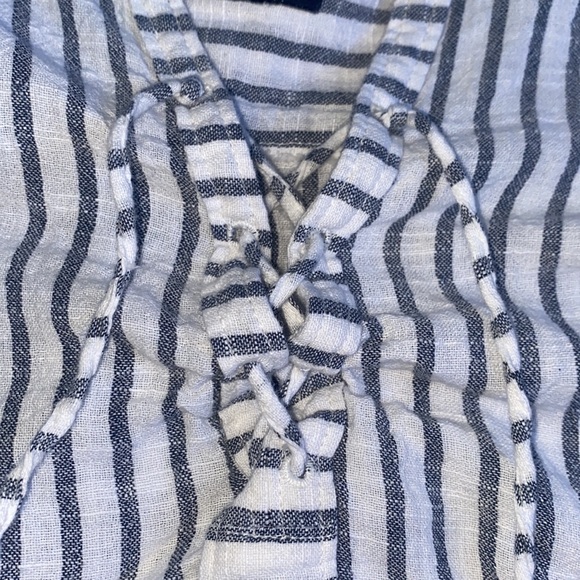 blue and white top - Picture 2 of 4